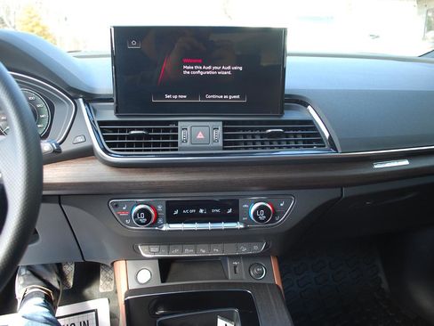 Used 2025 Audi Q5 e Prestige w/ Prestige Package image 5