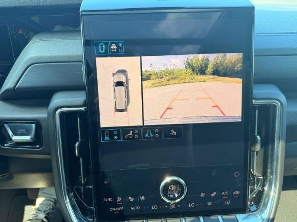 Used 2025 GMC Yukon XL Denali w/ Sun & Power Step Package AWD/4WD image 14