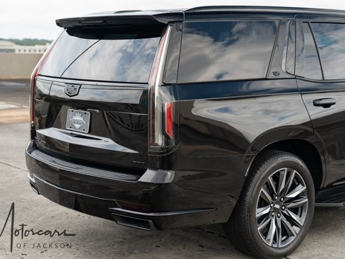 Used 2021 Cadillac Escalade Sport w/ Driver Assist Tech Package AWD/4WD image 24