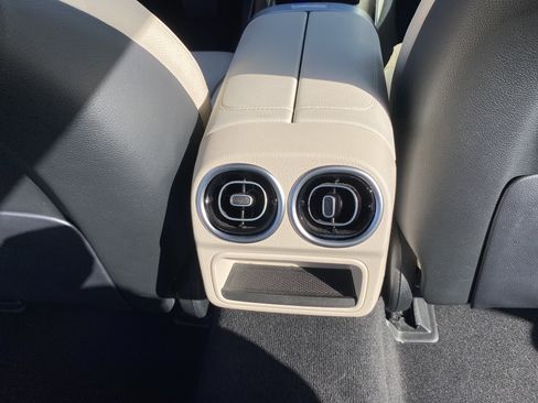 Used 2024 Mercedes-Benz C 300 Sedan image 16