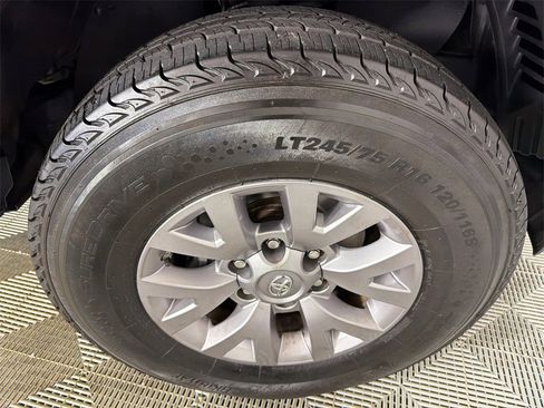 Used 2018 Toyota Tacoma SR5 image 12