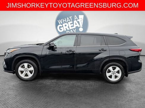Used 2023 Toyota Highlander LE AWD/4WD image 7