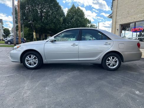 Used 2005 Toyota Camry LE FWD image 3