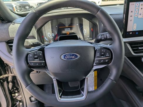 Used 2026 Ford Explorer Platinum RWD image 31
