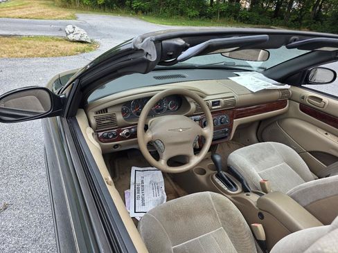 Used 2001 Chrysler Sebring LX FWD image 18