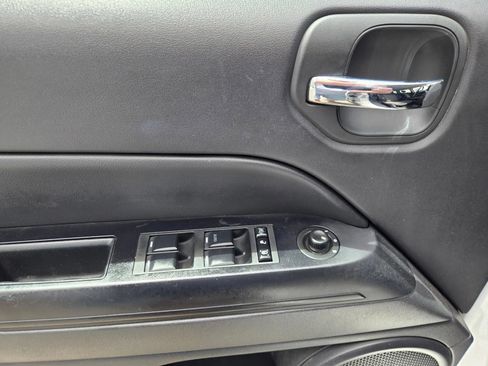 Used 2017 Jeep Patriot Latitude AWD/4WD image 20