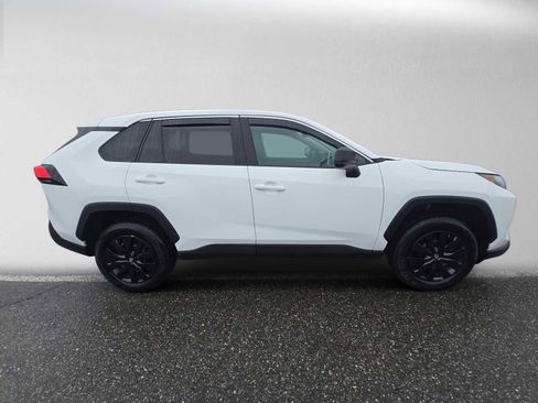 Used 2024 Toyota RAV4 LE AWD/4WD image 8