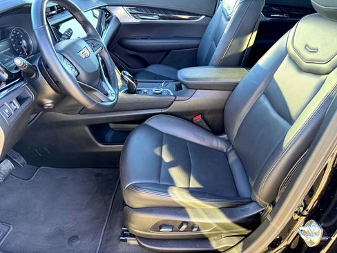 Used 2025 Cadillac XT6 Premium Luxury image 12