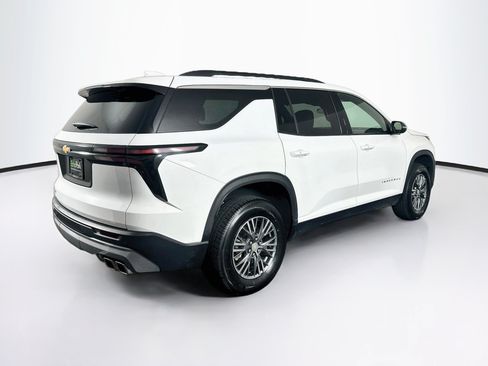 Used 2025 Chevrolet Traverse LT FWD image 9