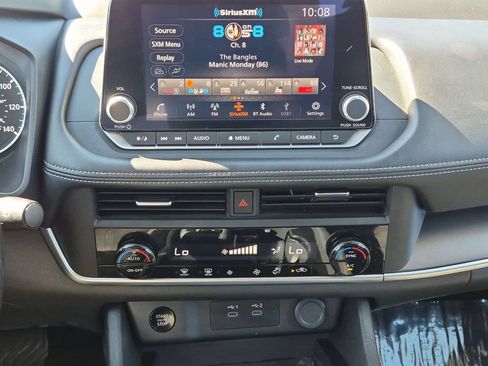 Used 2025 Nissan Rogue SV AWD/4WD image 23