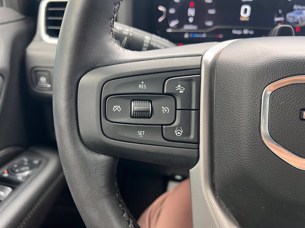 Used 2024 GMC Yukon Denali w/ Advanced Technology Package AWD/4WD image 19