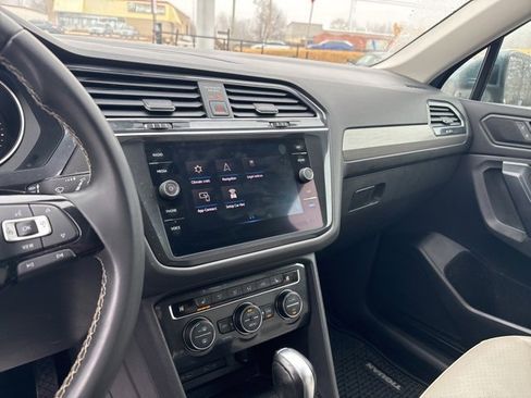 Used 2021 Volkswagen Tiguan SE image 17