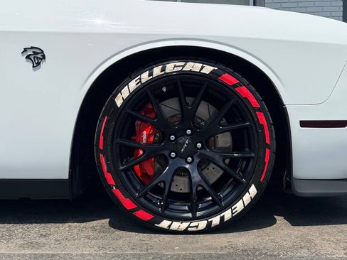 Used 2016 Dodge Challenger SRT Hellcat RWD image 12