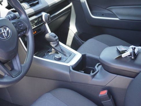 Used 2025 Toyota RAV4 XLE AWD/4WD image 21