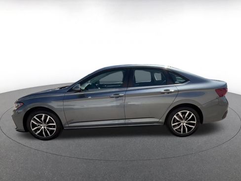 Used 2025 Volkswagen Jetta SE image 9