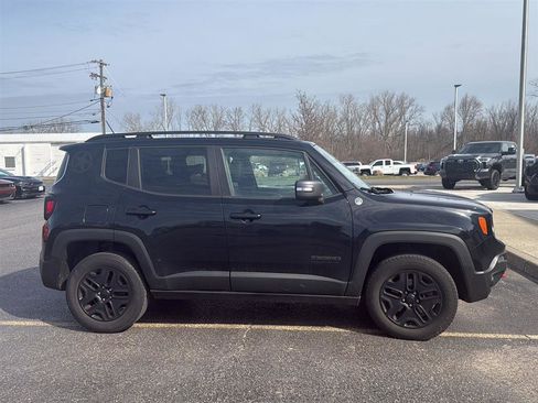 Used 2017 Jeep Renegade Trailhawk image 3