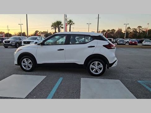 Used 2022 Nissan Kicks S image 27