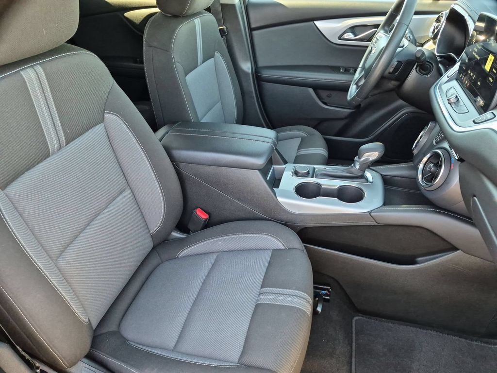 Used 2025 Chevrolet Blazer LT FWD image 31