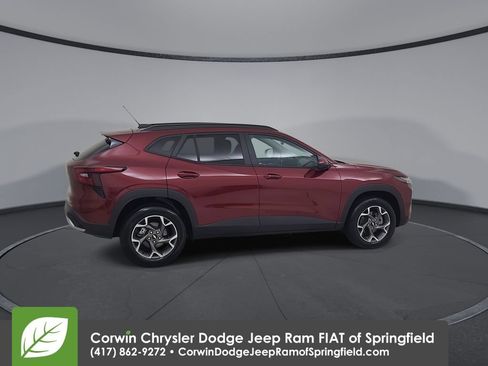 Used 2025 Chevrolet Trax LT w/ LT Convenience Package FWD image 15