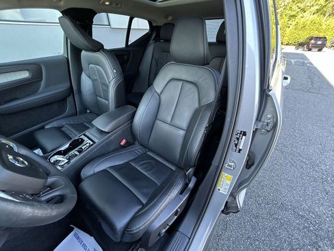 Certified 2023 Volvo XC40 B5 Plus w/ Protection Package Premier AWD/4WD image 15