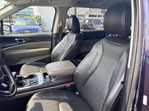 Used 2026 Kia Carnival FWD image 29