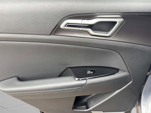 Used 2023 Kia Sportage EX image 18