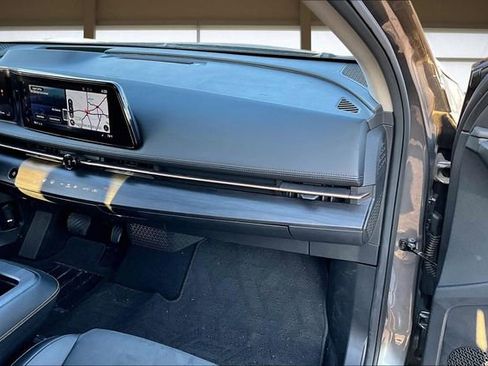 Used 2023 Nissan Ariya AWD image 17