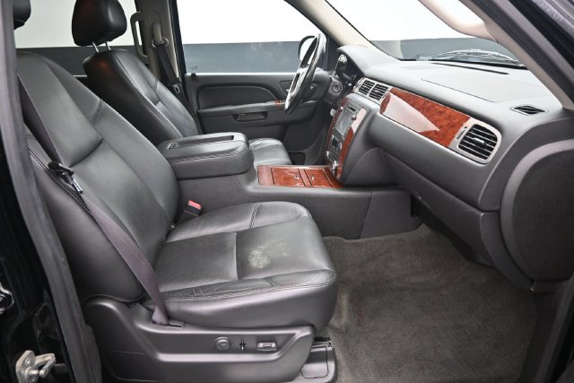 Used 2013 Chevrolet Suburban LTZ AWD/4WD image 30