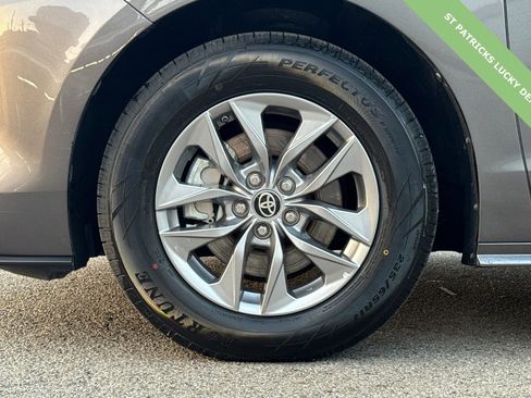 Used 2024 Toyota Sienna XLE image 25