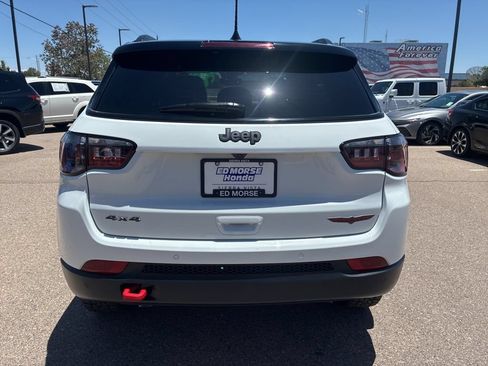 Used 2025 Jeep Compass Trailhawk AWD/4WD image 4