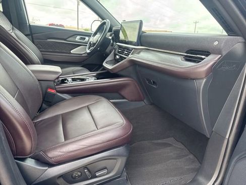 Used 2025 Ford Explorer Platinum w/ LUX Leather Package AWD/4WD image 21