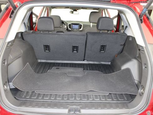 Used 2024 GMC Terrain SLE w/ Driver Convenience Package FWD image 18