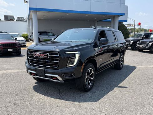 Used 2025 GMC Yukon XL AT4 w/ AT4 Premium Package AWD/4WD image 6