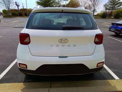 New 2025 Hyundai Venue SEL image 6