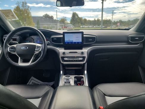 Used 2022 Ford Explorer XLT w/ Equipment Group 202A image 13