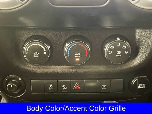 Used 2016 Jeep Wrangler Unlimited Sahara image 16