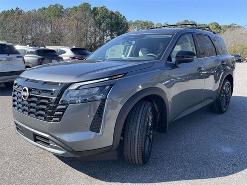 New 2026 Nissan Pathfinder SL w/ SL Premium Package image 5