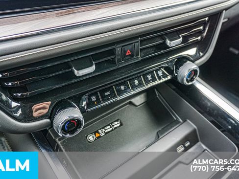 Used 2025 Chevrolet Suburban Premier AWD/4WD image 43