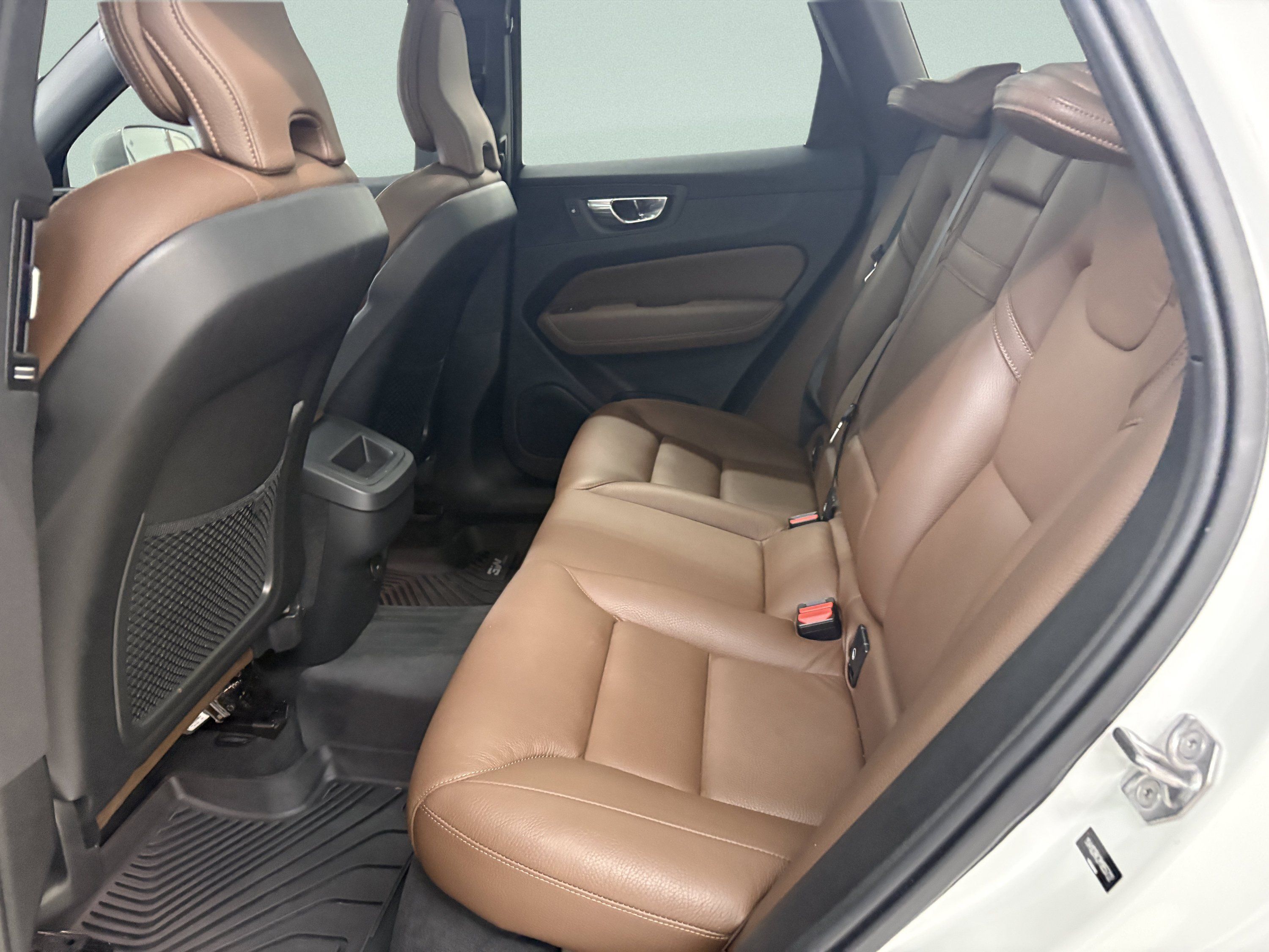 Used 2021 Volvo XC60 T5 Momentum AWD/4WD image 15