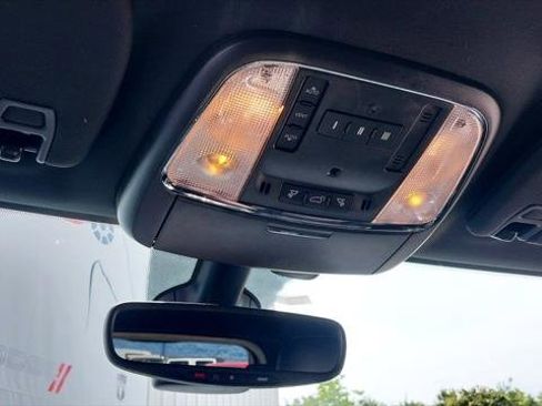 Used 2022 Jeep Grand Cherokee Limited image 35