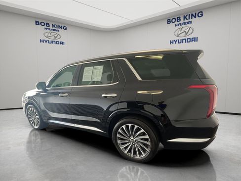 Used 2024 Hyundai Palisade Calligraphy AWD/4WD image 3