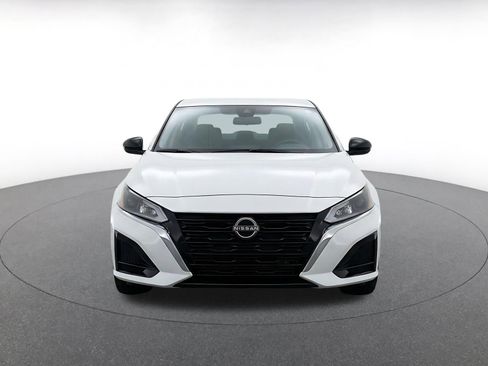 Used 2025 Nissan Altima 2.5 SV FWD image 2