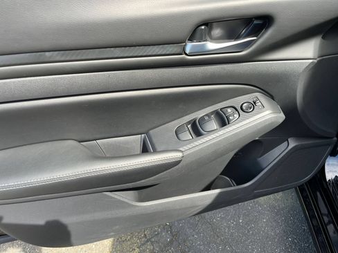 Used 2025 Nissan Altima 2.5 SV FWD image 15
