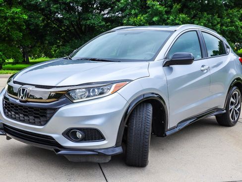 Used 2019 Honda HR-V Sport image 3