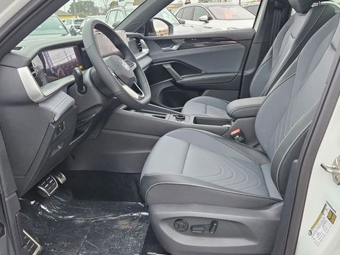 New 2026 Volkswagen Tiguan SE R-Line image 5