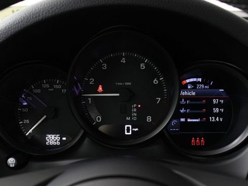 Certified 2025 Porsche Macan image 16