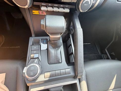 Used 2025 Toyota Tacoma SR5 w/ SR5 Upgrade Package AWD/4WD image 23