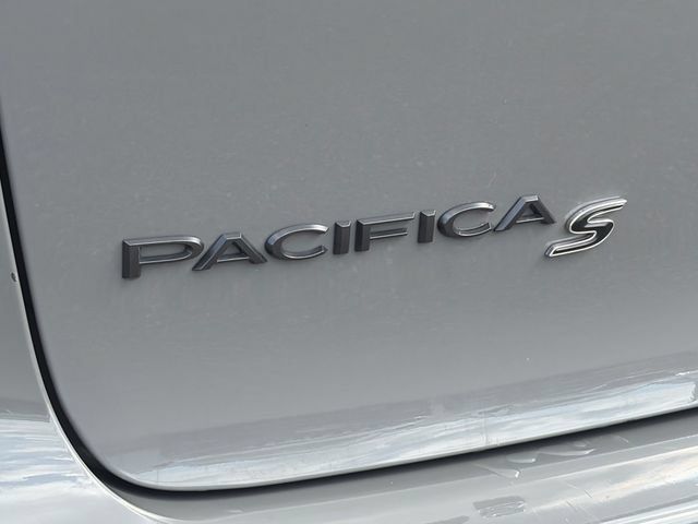 Used 2025 Chrysler Pacifica Limited FWD image 22
