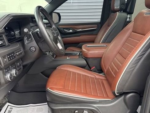 Used 2023 GMC Yukon XL Denali Ultimate AWD/4WD image 7