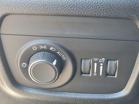 Used 2023 Jeep Grand Cherokee L Laredo image 30